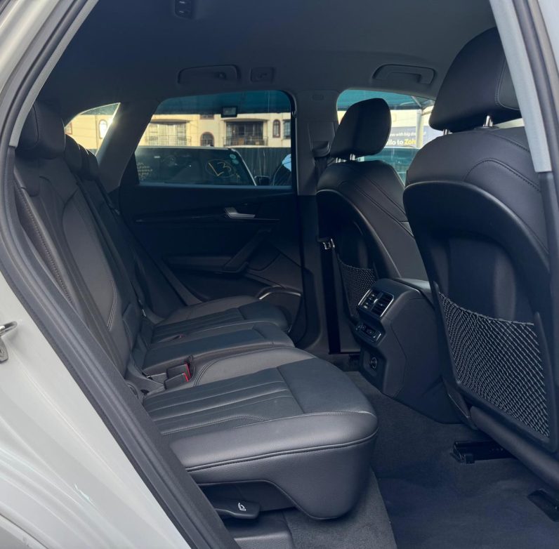 
								Audi Q5 full									