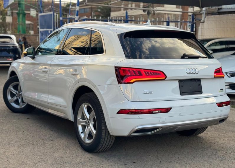 
								Audi Q5 full									