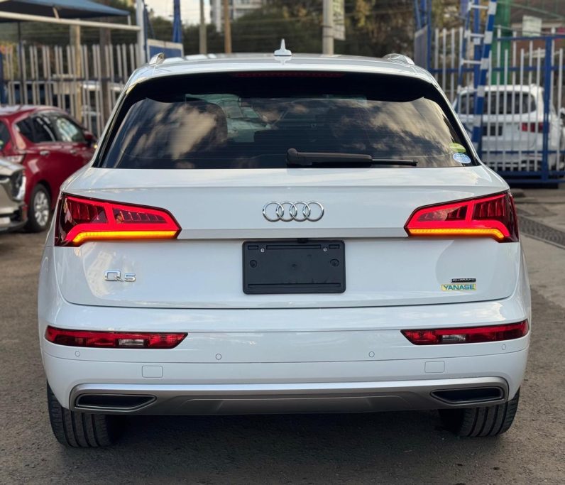 
								Audi Q5 full									