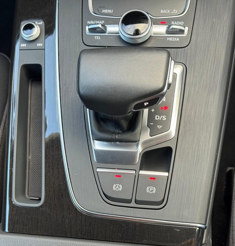 
								Audi Q5 full									