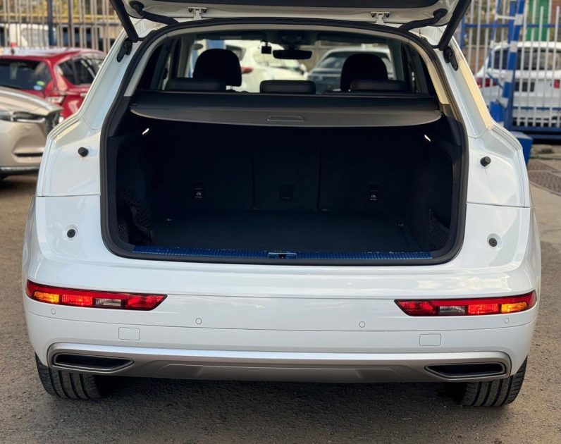 
								Audi Q5 full									