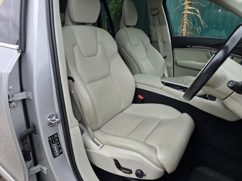 
								Volvo XC90 T5 full									