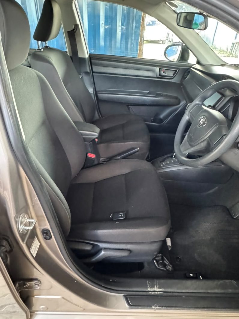 
								Toyota Axio full									
