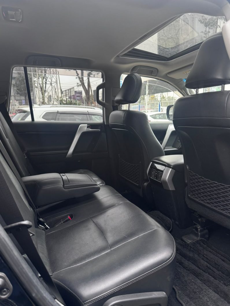 
								Toyota Land Cruiser Prado TX-L full									