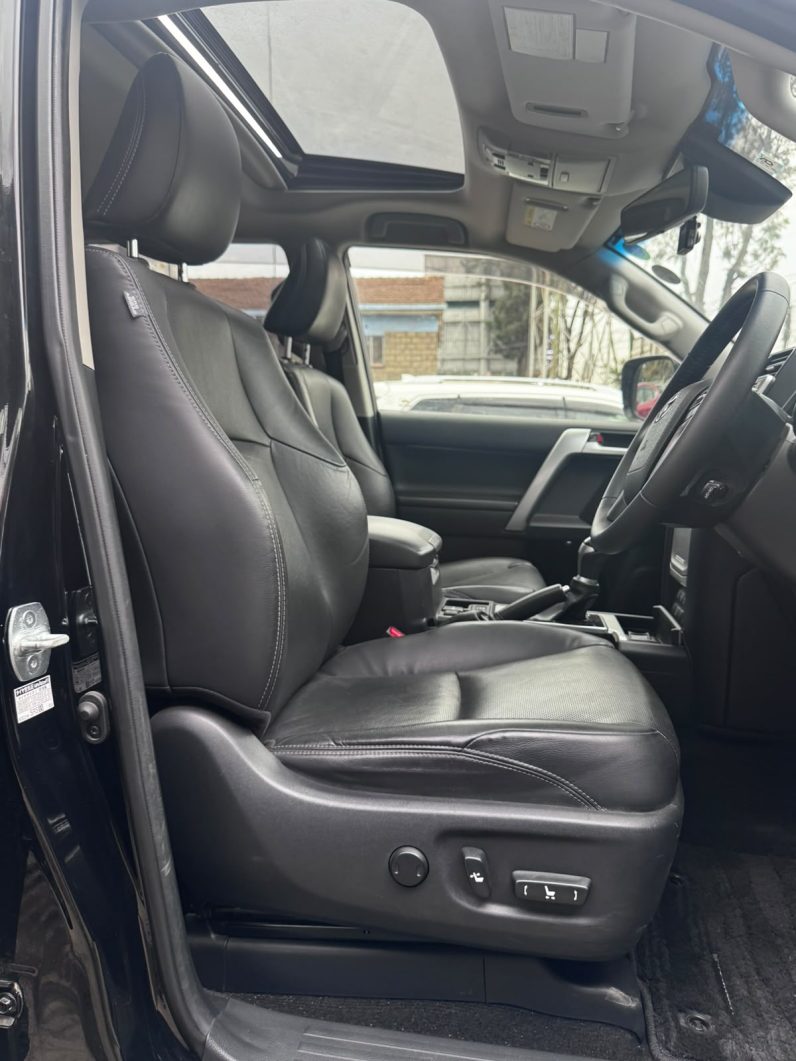 
								Toyota Land Cruiser Prado TX-L full									