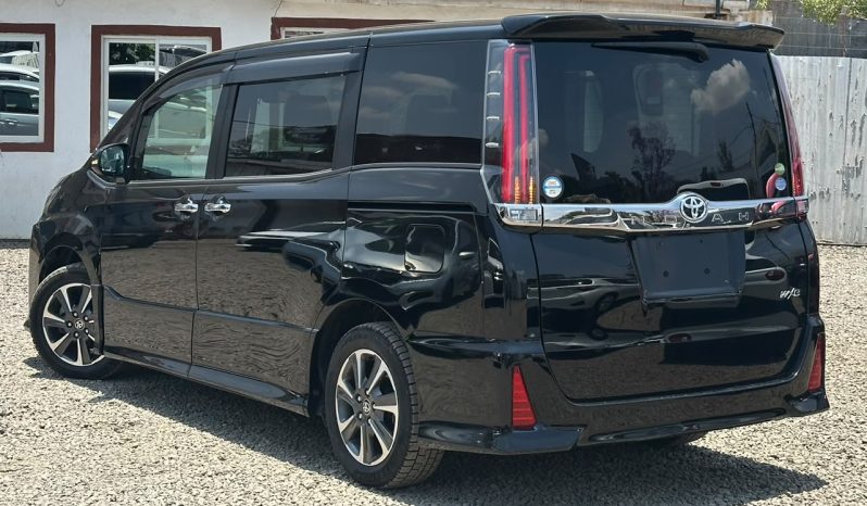 
								TOYOTA NOAH full									