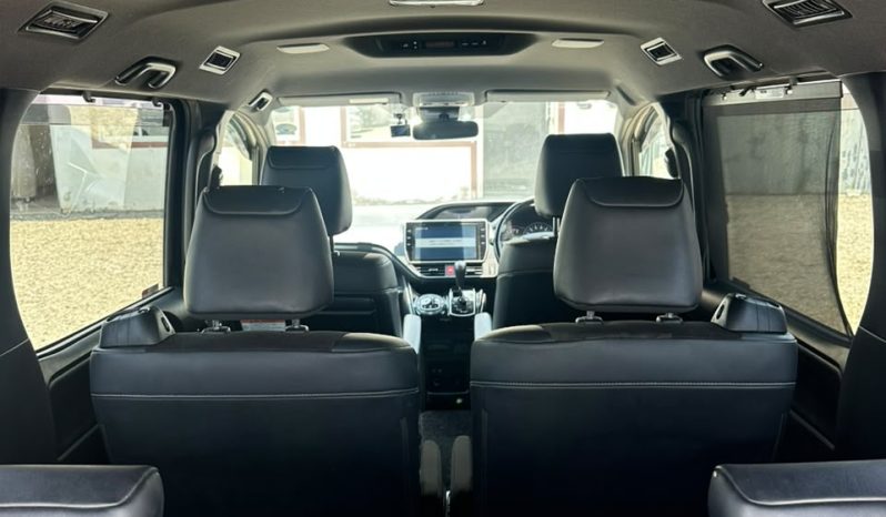 
								TOYOTA NOAH full									