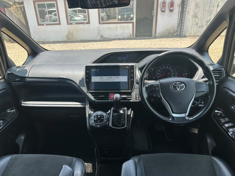 
								TOYOTA NOAH full									