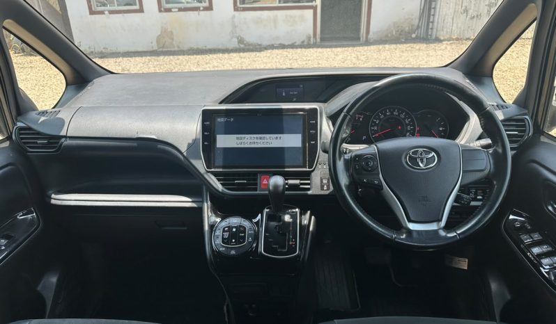 
								TOYOTA NOAH full									
