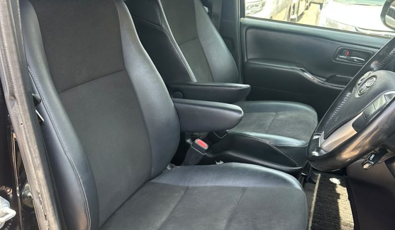 
								TOYOTA NOAH full									