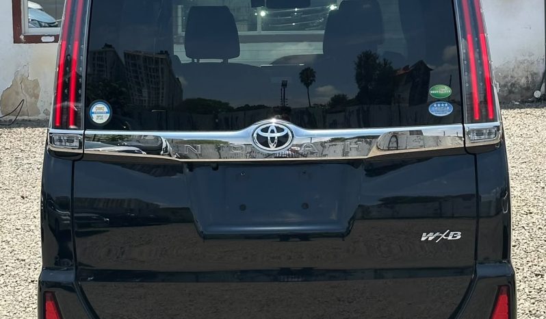 
								TOYOTA NOAH full									