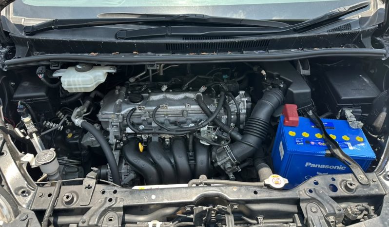 
								TOYOTA NOAH full									