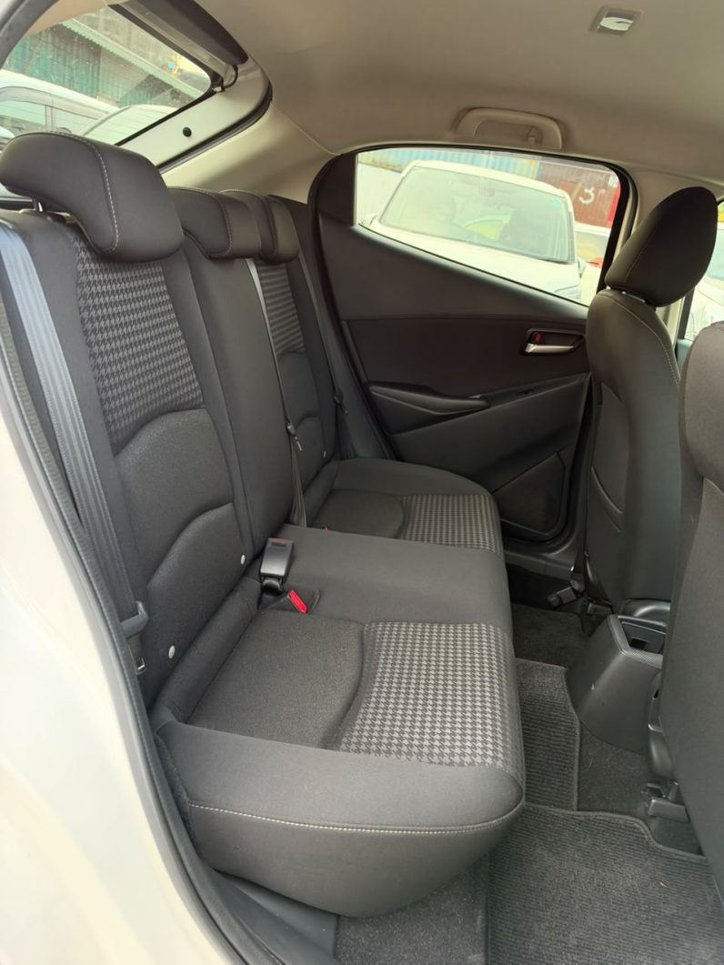 
								MAZDA DEMIO full									