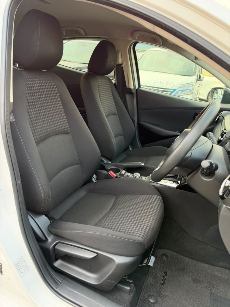 
								MAZDA DEMIO full									