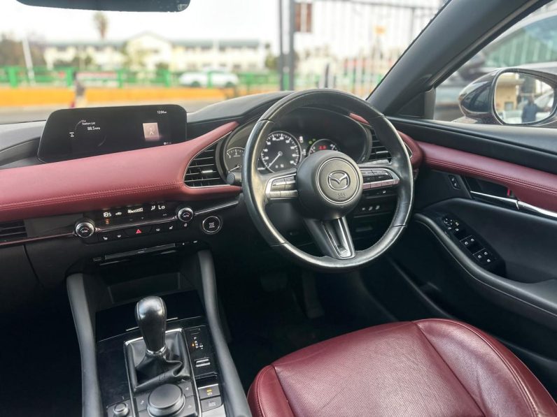 
								MAZDA 3 full									