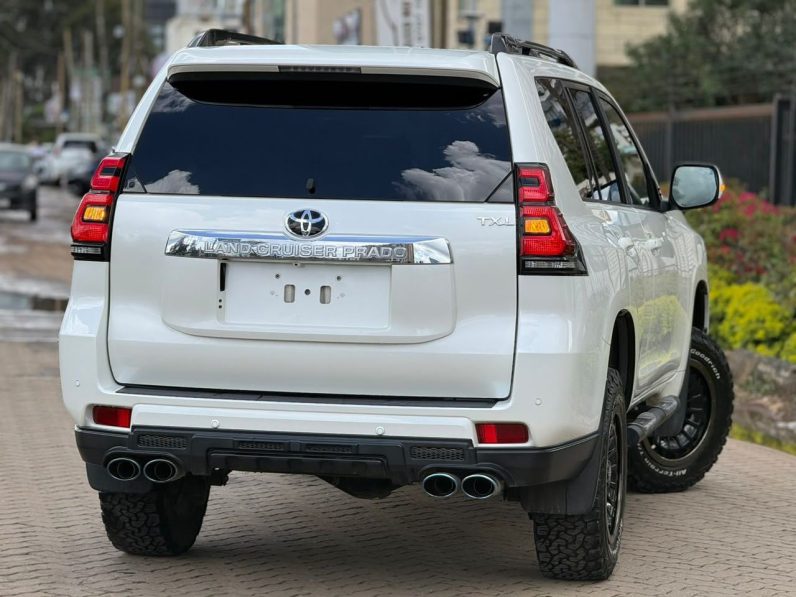 
								TOYOTA LAND CRUISER PRADO TXL full									