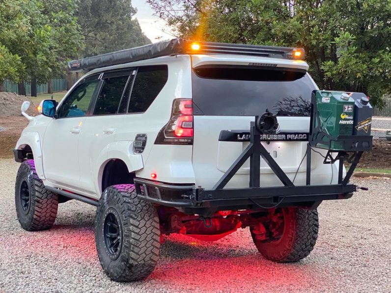 
								TOYOTA LAND CRUISER PRADO TXL full									