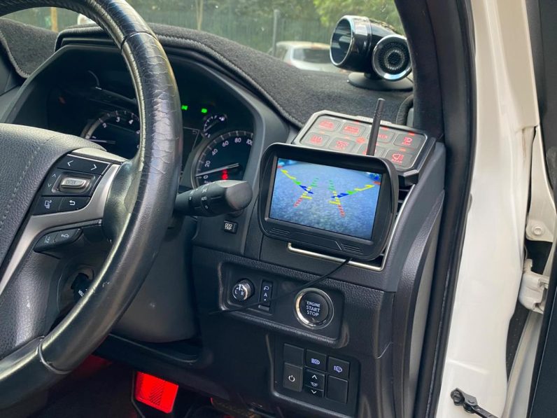 
								TOYOTA LAND CRUISER PRADO TXL full									