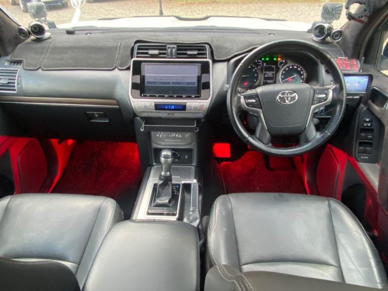 
								TOYOTA LAND CRUISER PRADO TXL full									