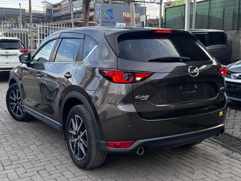 
								Mazda CX-5 full									