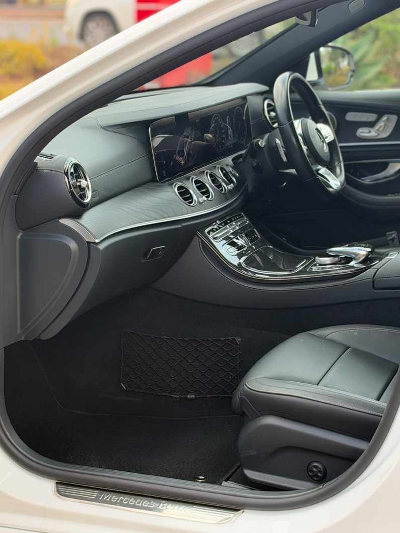 
								Mercedes Benz E200 full									