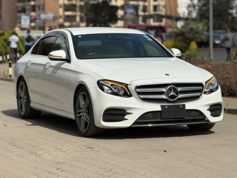 
								Mercedes Benz E200 full									