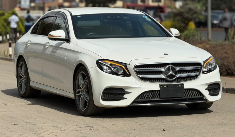 
								Mercedes Benz E200 full									