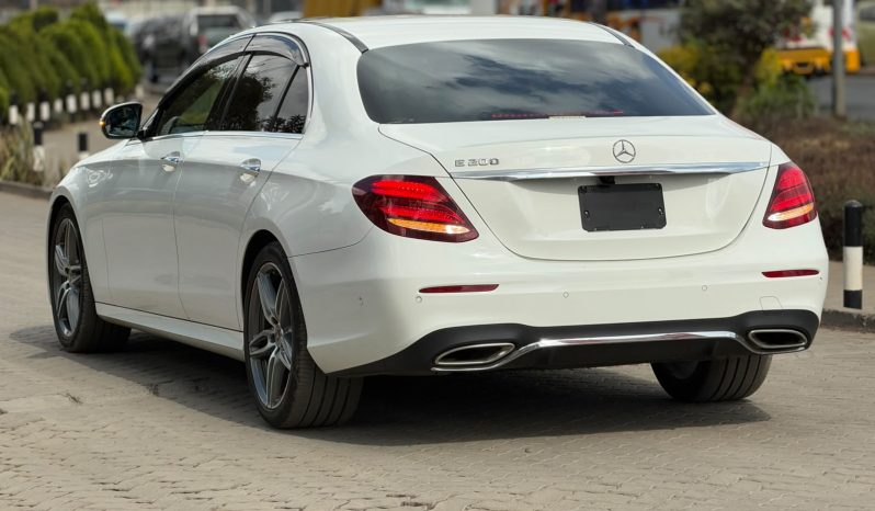 
								Mercedes Benz E200 full									