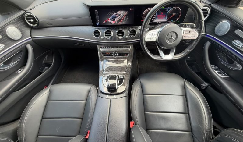 
								Mercedes Benz E200 full									