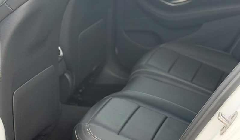 
								Mercedes Benz E200 full									