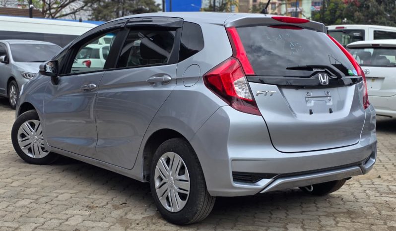 
								Honda Fit full									
