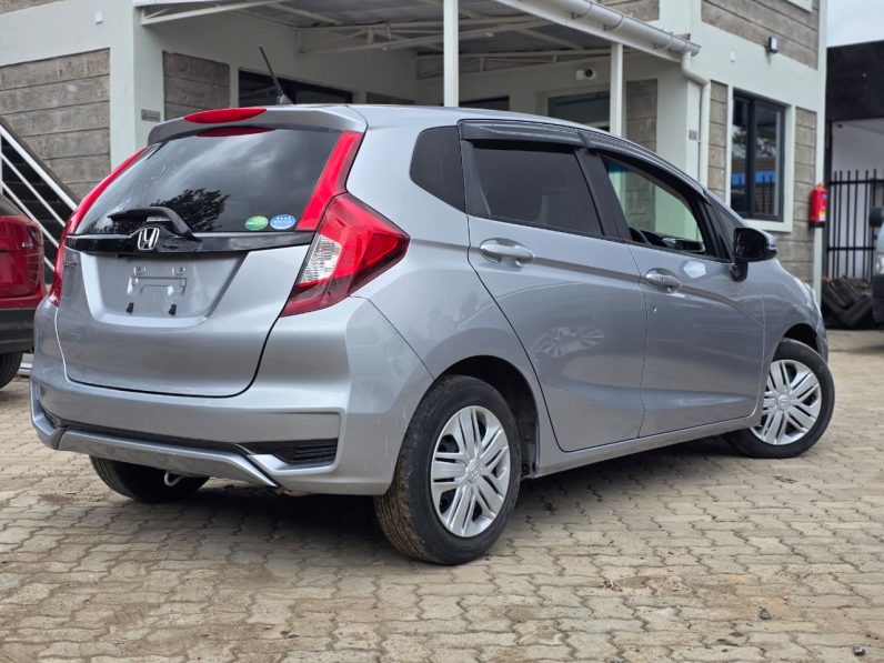 
								Honda Fit full									