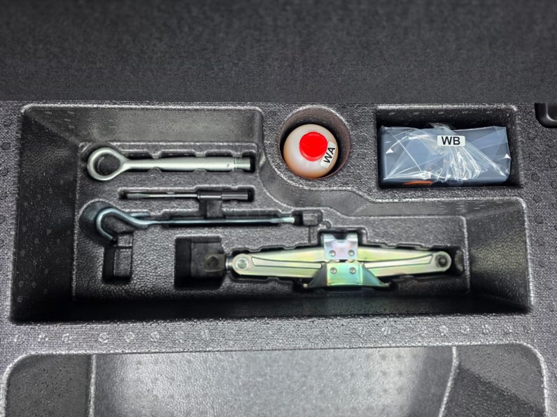 
								Honda Fit full									