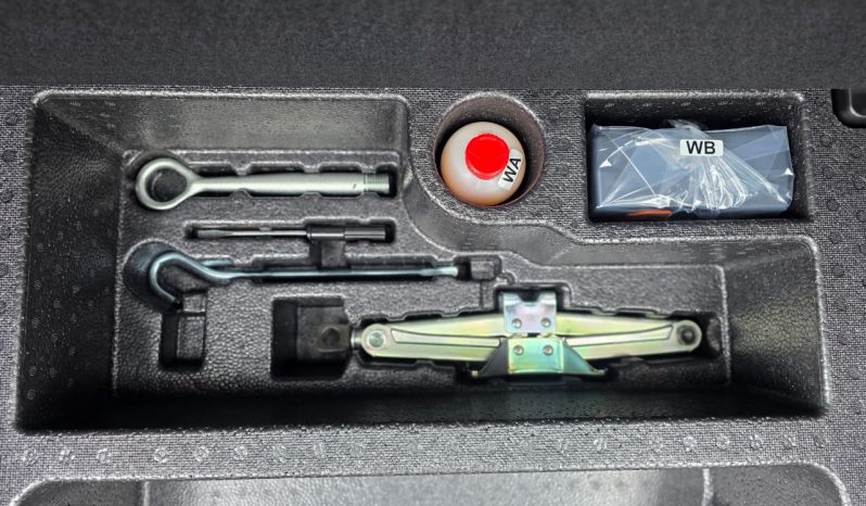 
								Honda Fit full									