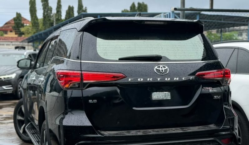 
								Toyota Fortuner full									