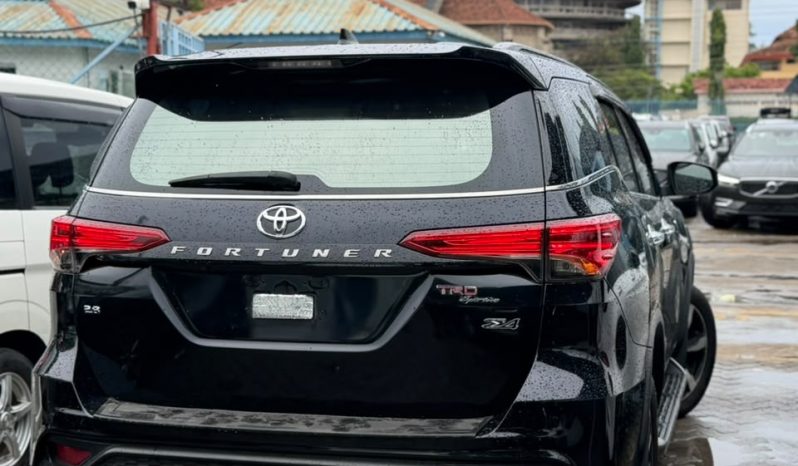 
								Toyota Fortuner full									