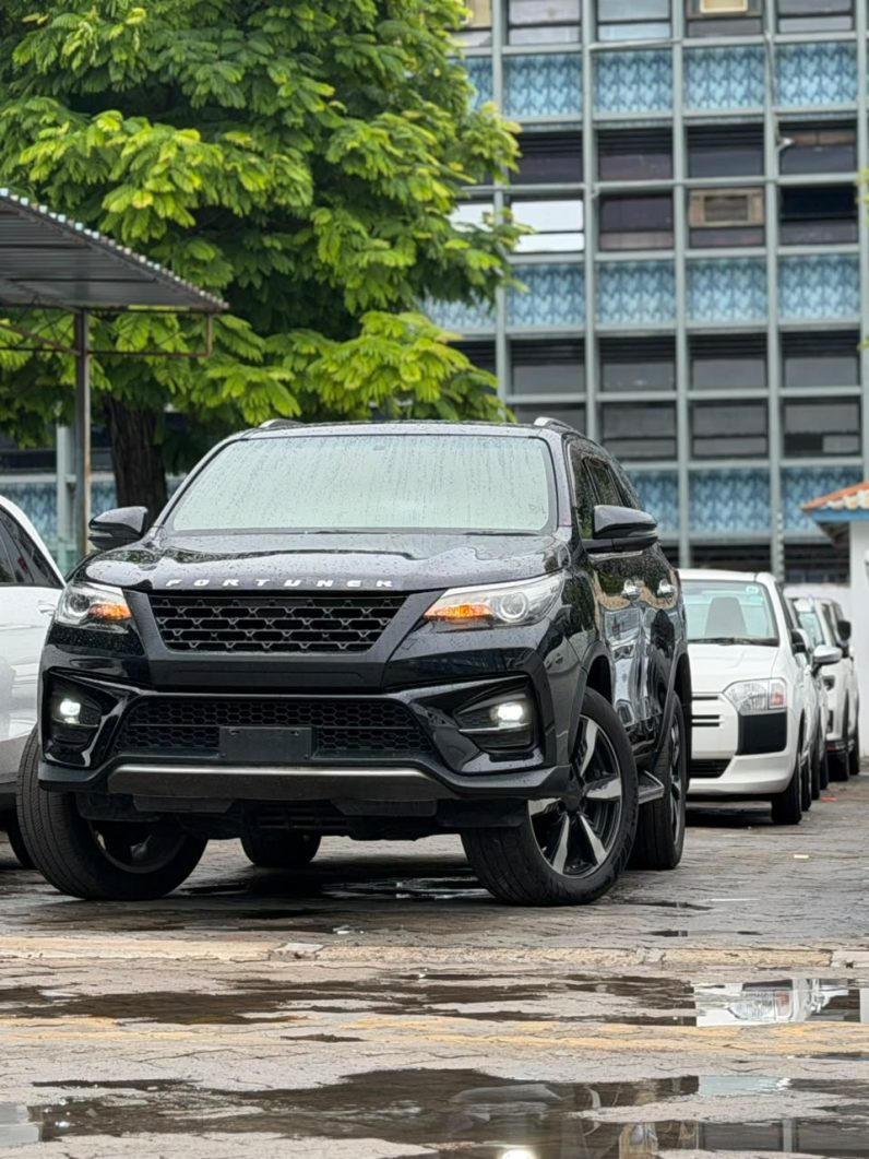
								Toyota Fortuner full									