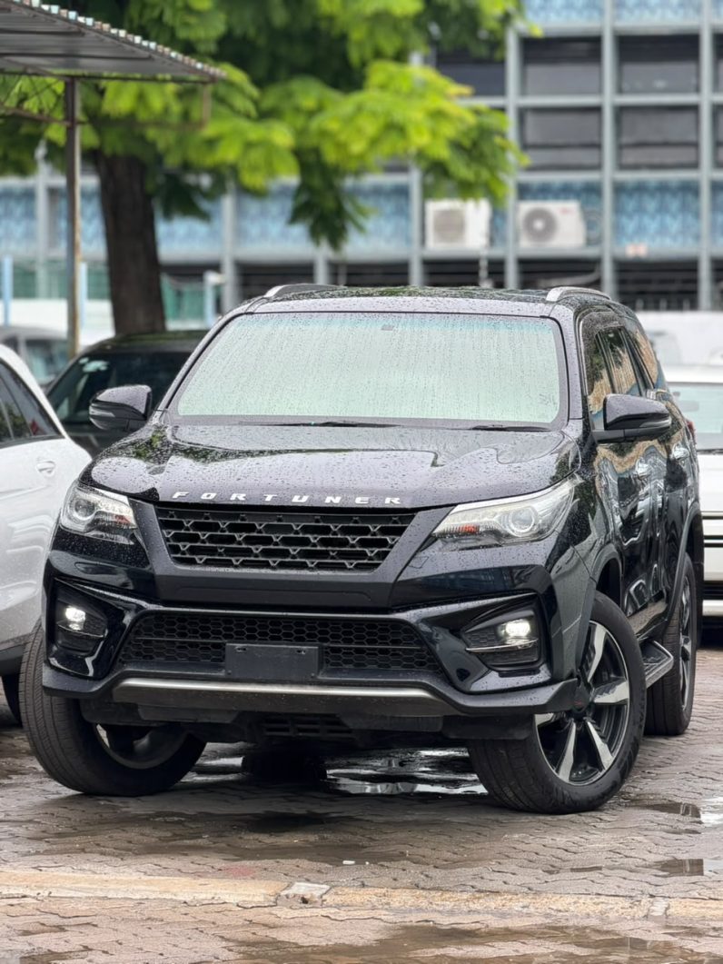 
								Toyota Fortuner full									