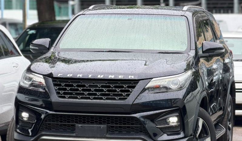 
								Toyota Fortuner full									