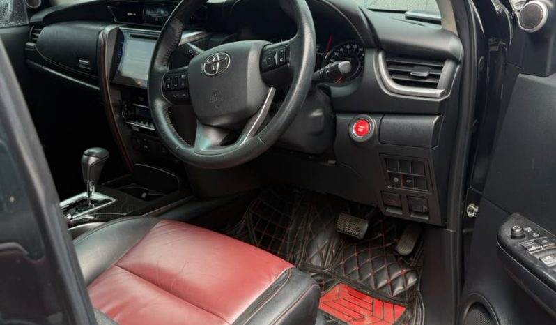 
								Toyota Fortuner full									