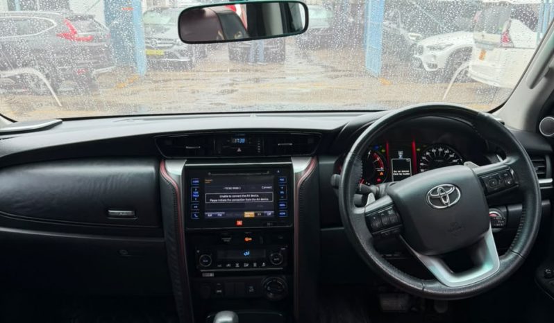 
								Toyota Fortuner full									