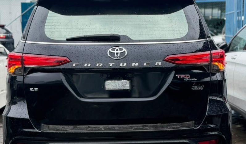 
								Toyota Fortuner full									