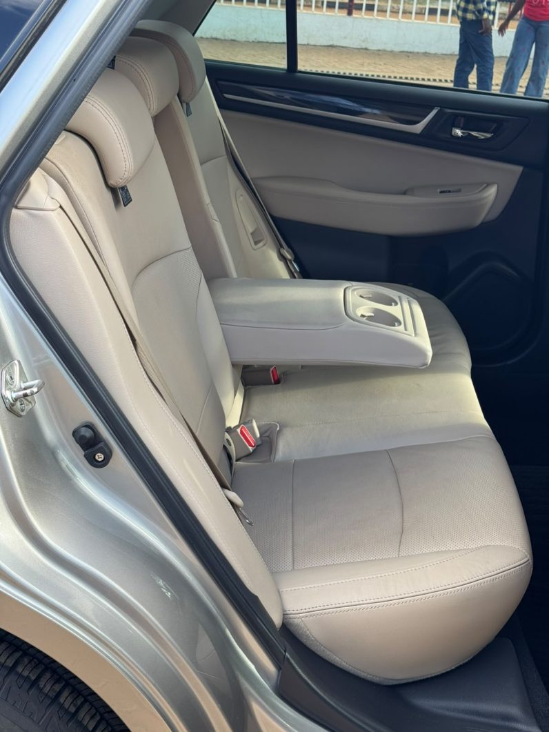 
								SUBARU OUTBACK full									