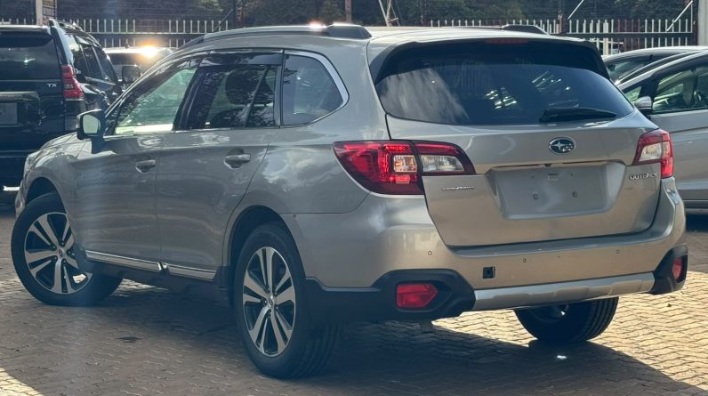 
								SUBARU OUTBACK full									