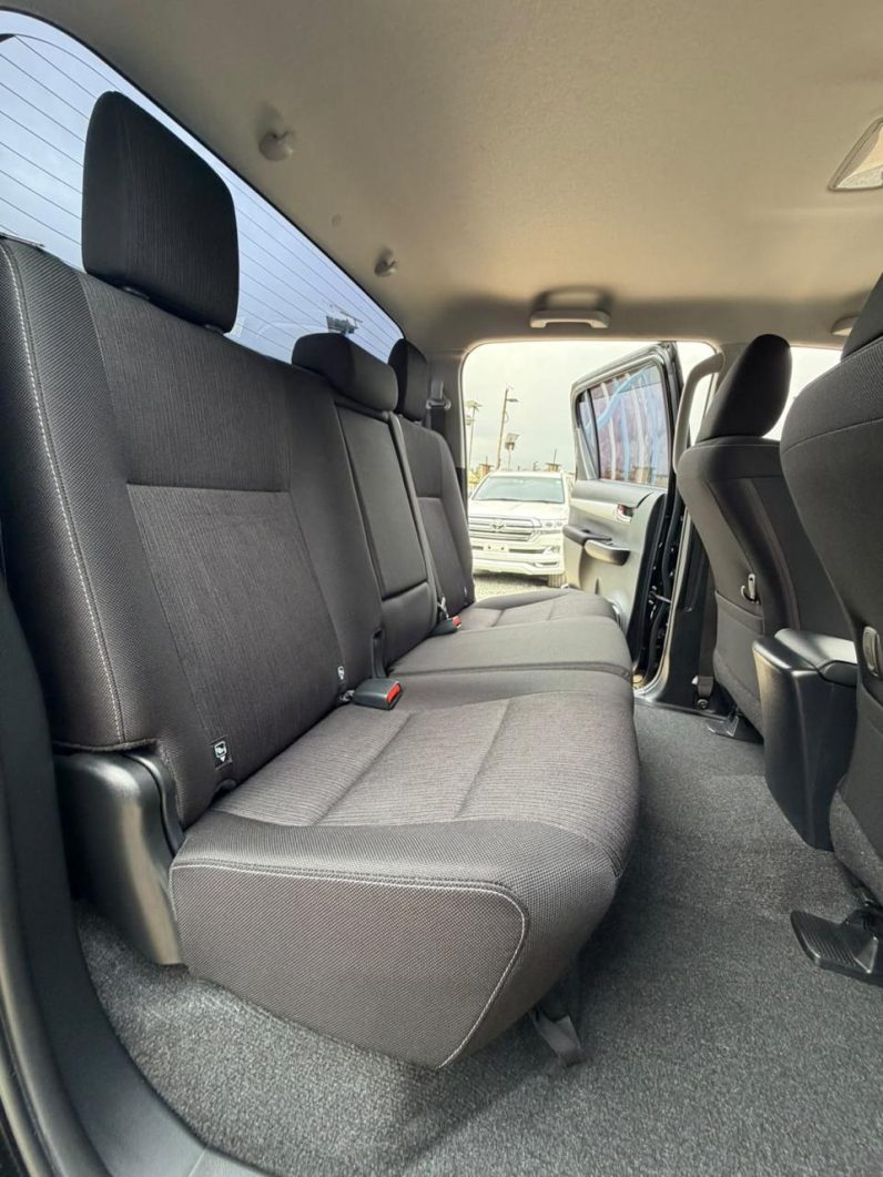 
								Toyota Hilux full									