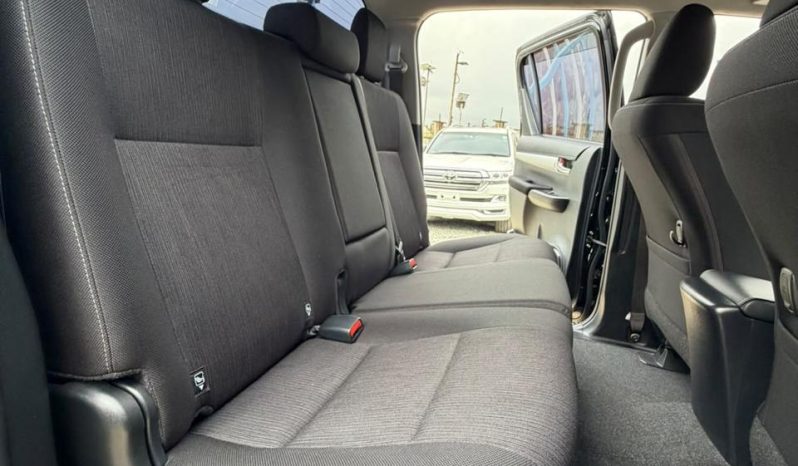 
								Toyota Hilux full									