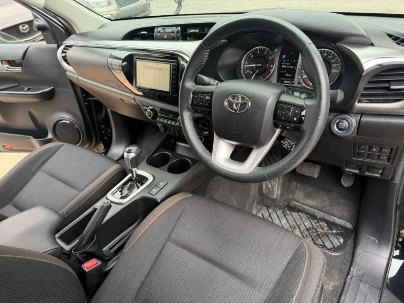 
								Toyota Hilux full									