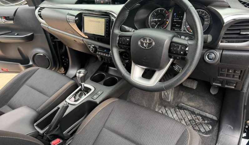 
								Toyota Hilux full									