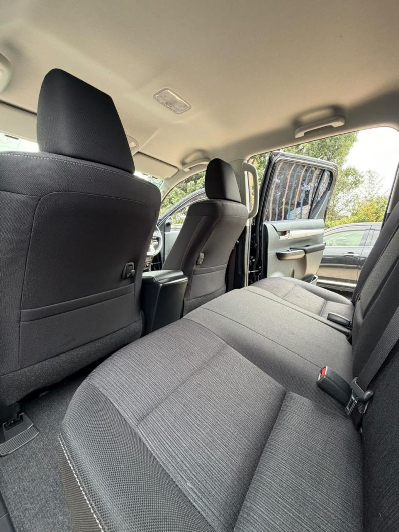 
								Toyota Hilux full									