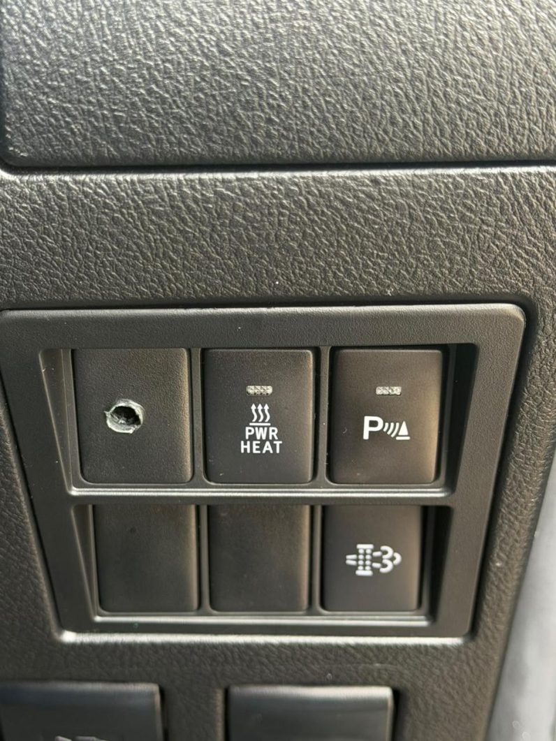 
								Toyota Hilux full									